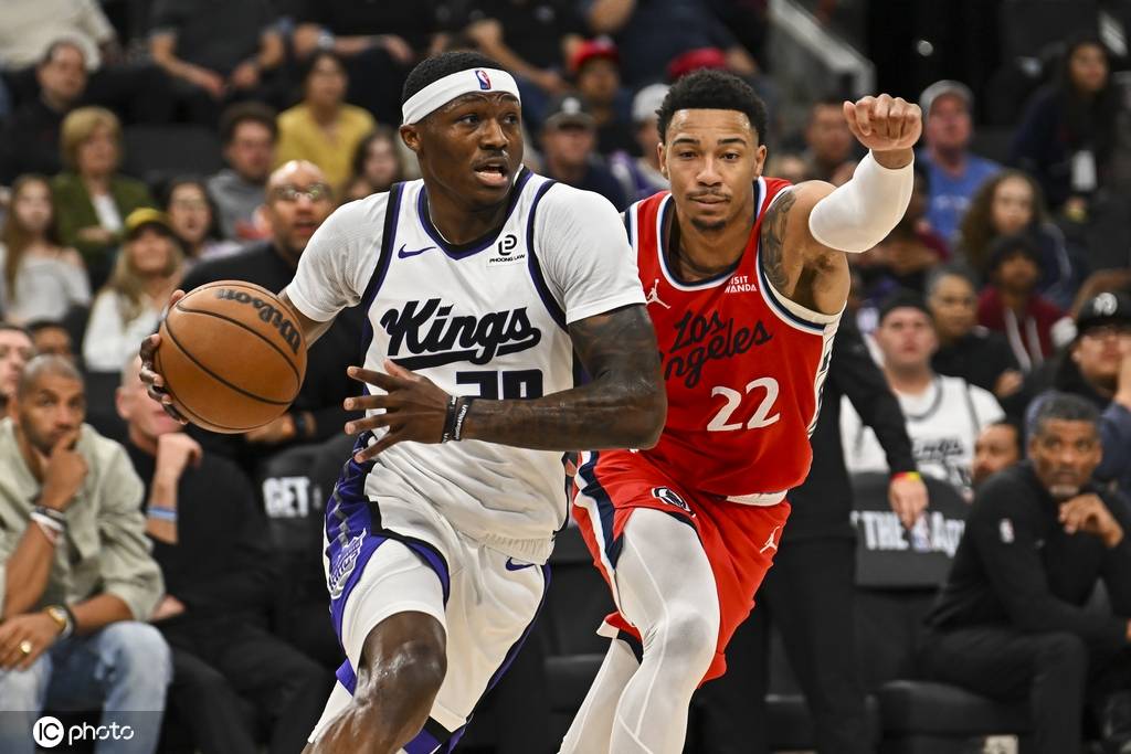 快船离开哈登换了个活法 小卡伤退又生全新变数?